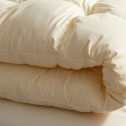 Kołdra półpuchowa 220x240 ecru – 3,6 kg wsadu, kasetonowe szycie